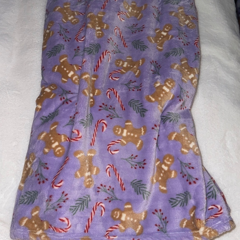 NWT-Purple Gingerbread Men & Candy Cane Oversized Throw by Rachel Roy 60”x 70”